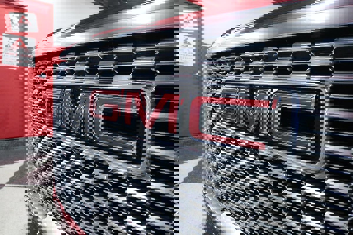 Used 2023 GMC Yukon XL Denali image 37