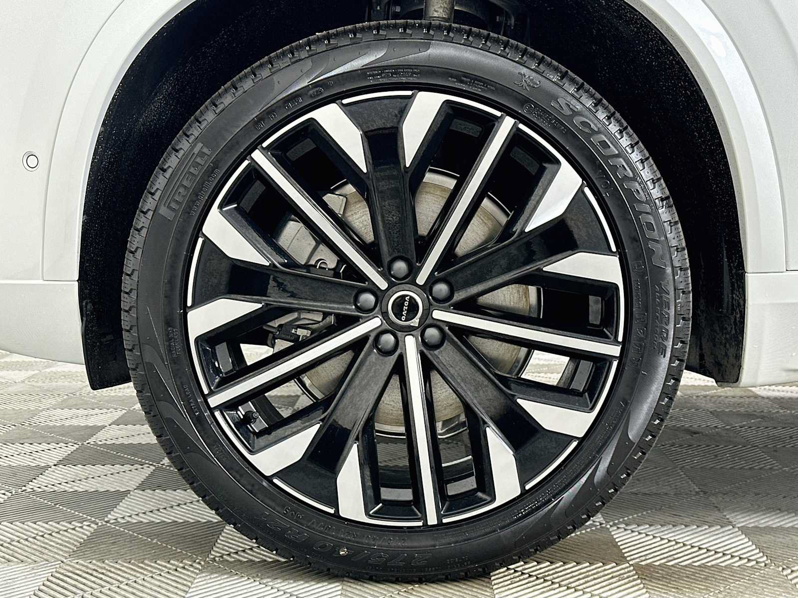 New 2026 Volvo XC90 B5 Plus w/ Protection Package AWD/4WD image 30