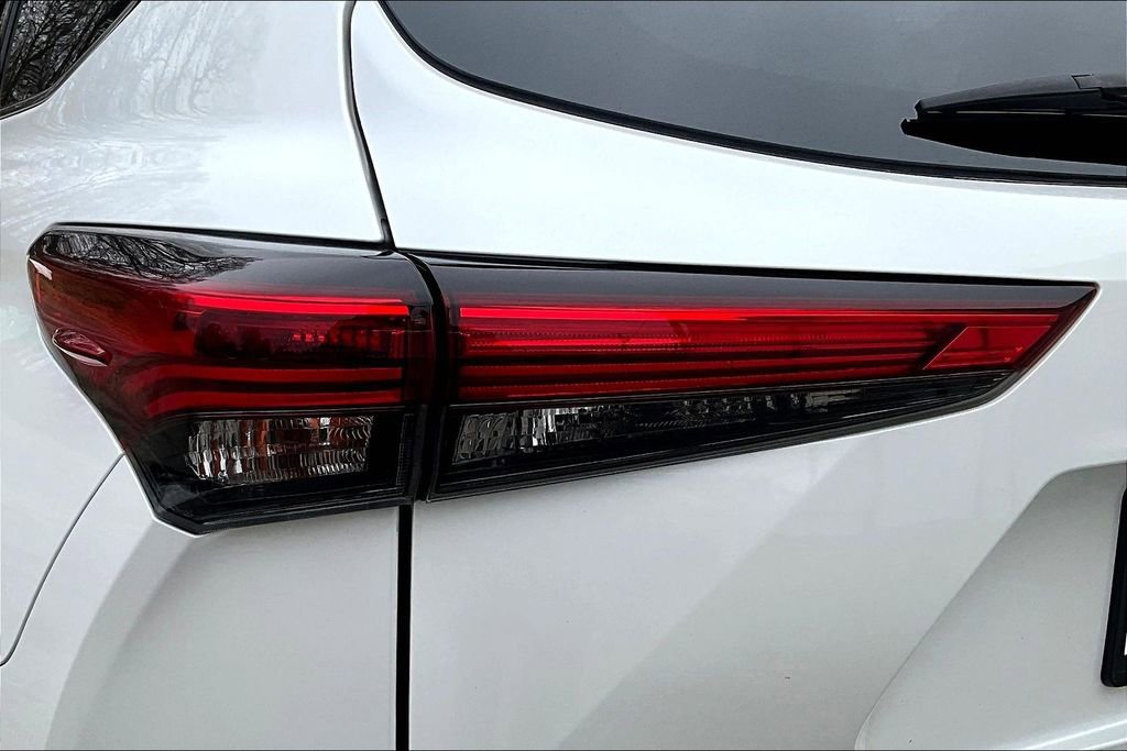 Used 2022 Toyota Highlander XLE image 23