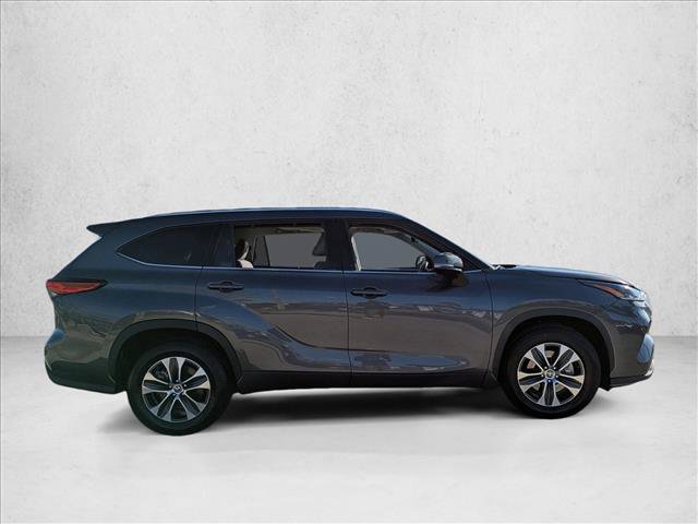 Used 2021 Toyota Highlander XLE image 4