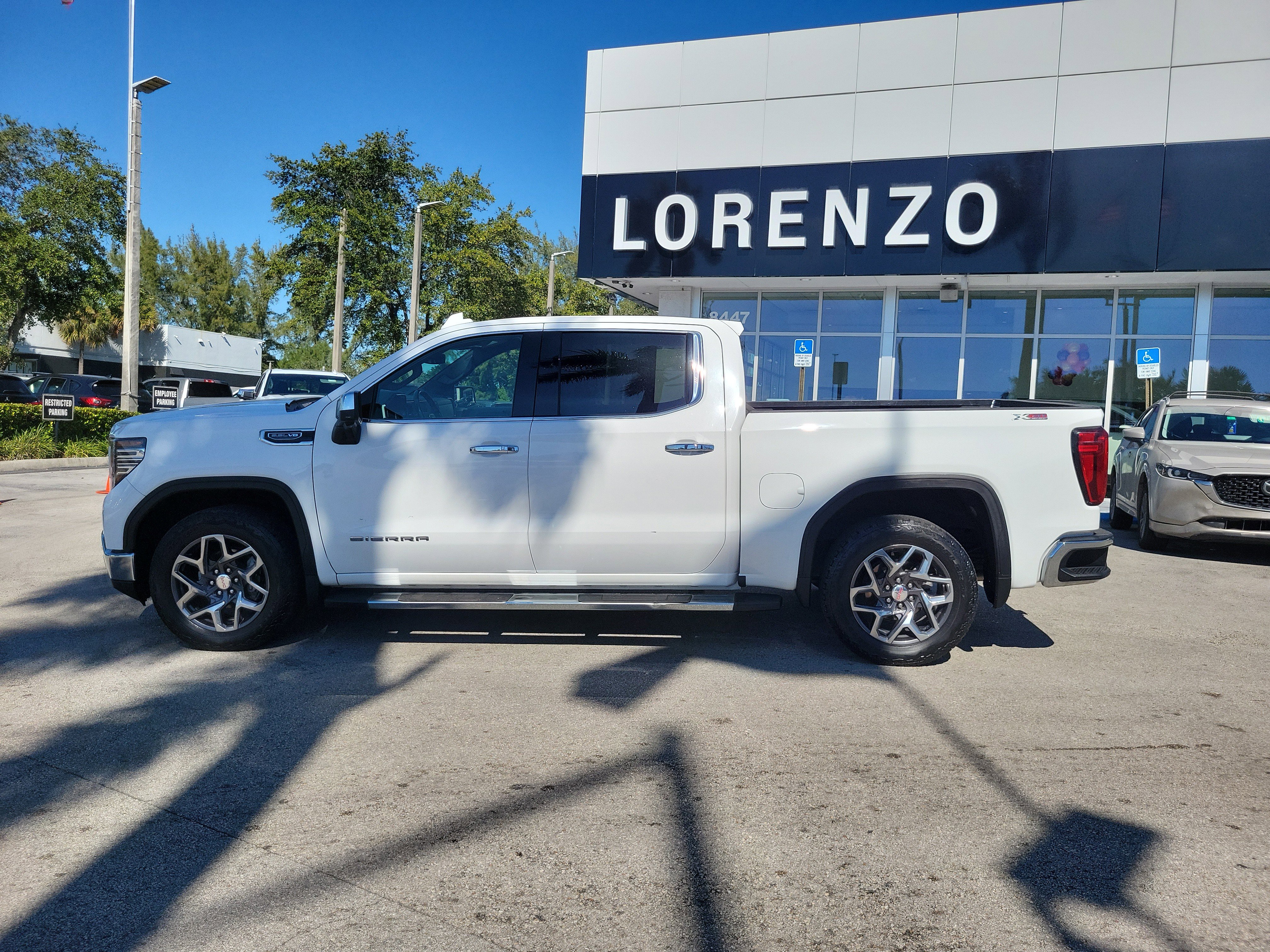 Used 2022 GMC Sierra 1500 SLT w/ SLT Premium Plus Package image 8