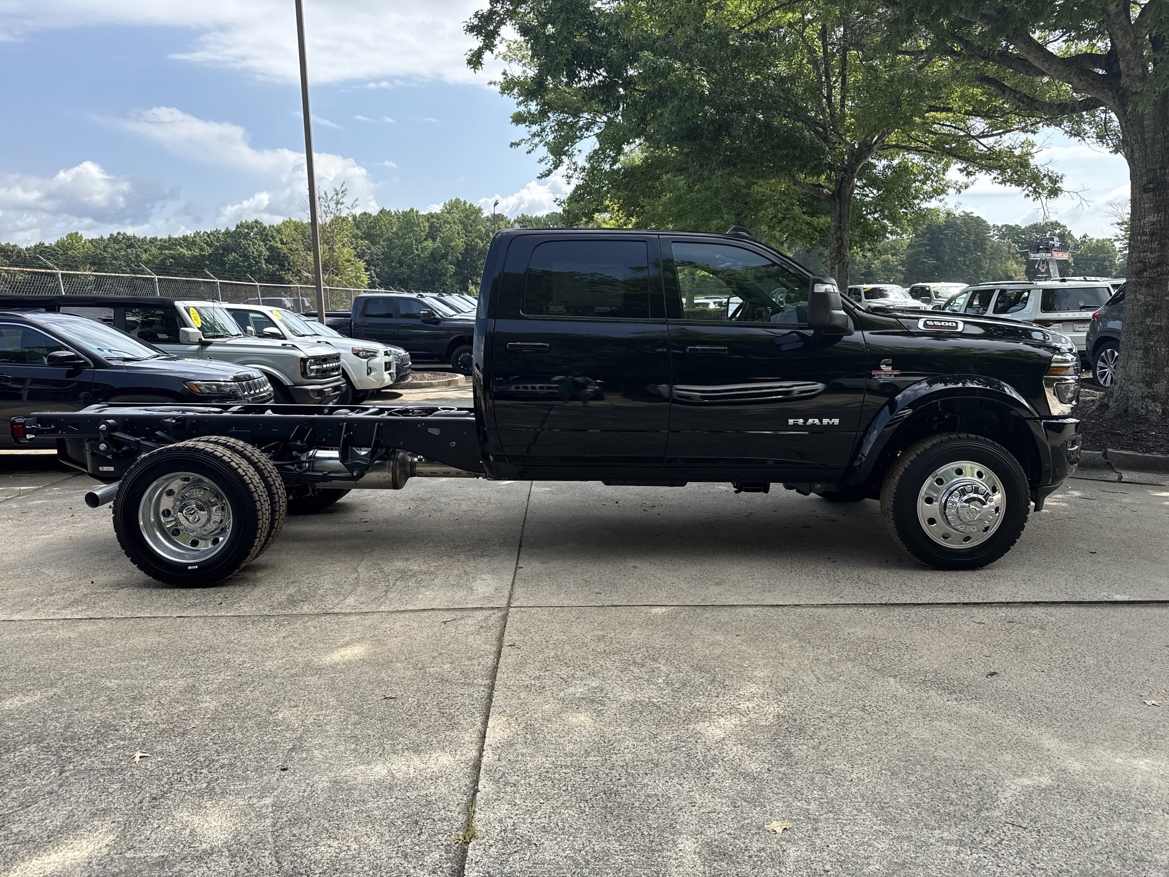 New 2026 RAM 5500 4x4 Crew Cab w/ Laramie Trim Package image 8