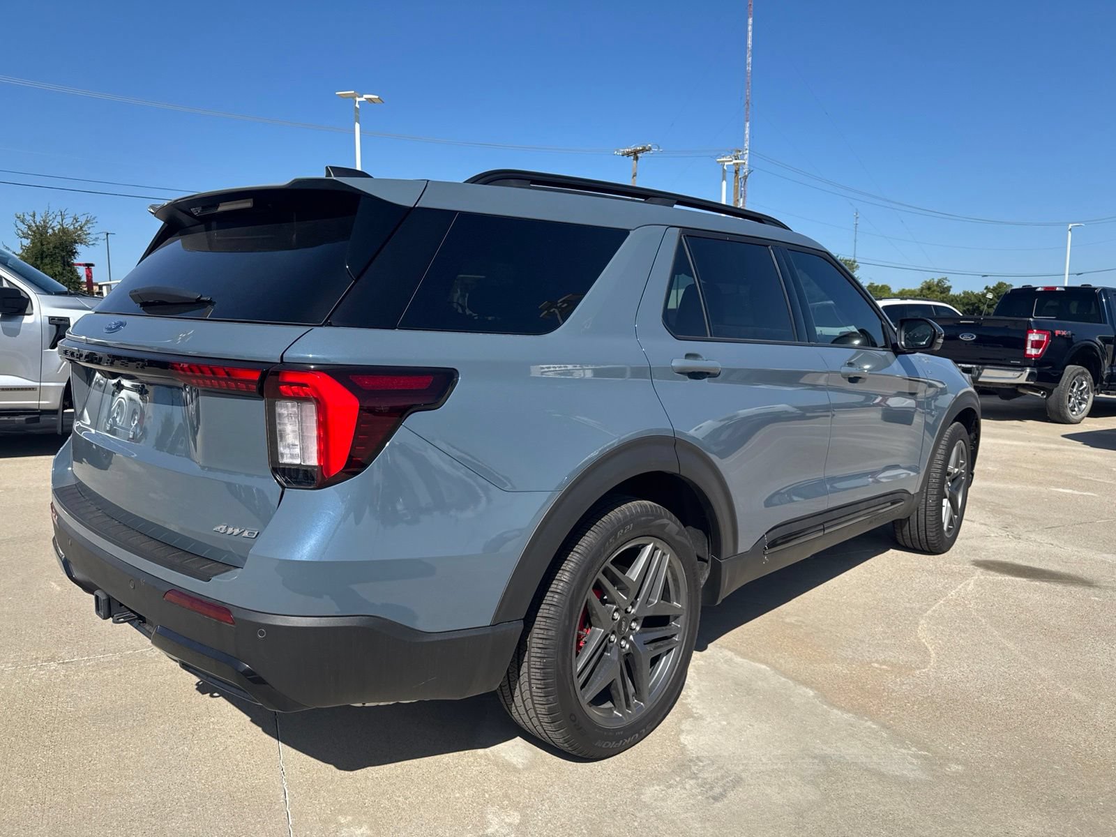Used 2025 Ford Explorer ST-Line w/ Premium Package AWD/4WD image 3