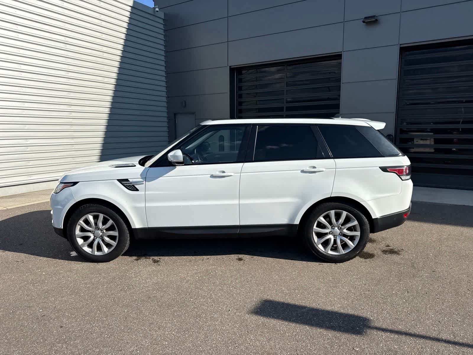 Used 2016 Land Rover Range Rover Sport HSE AWD/4WD image 2