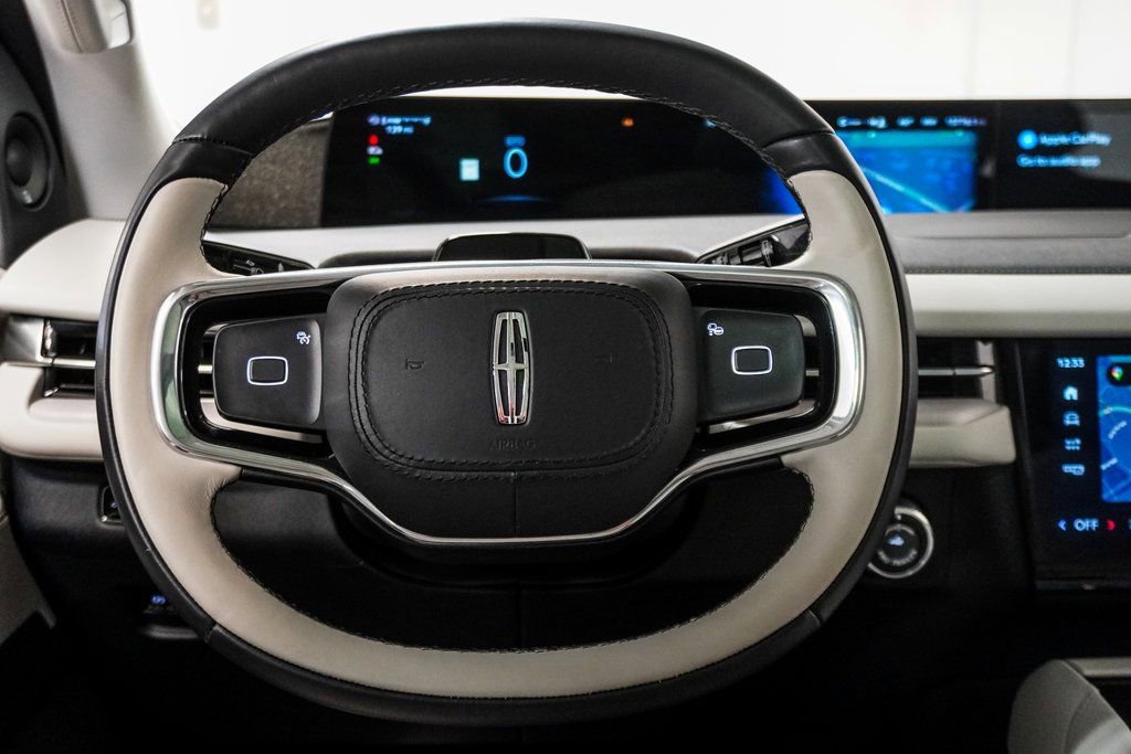 Used 2025 Lincoln Navigator L Reserve image 18