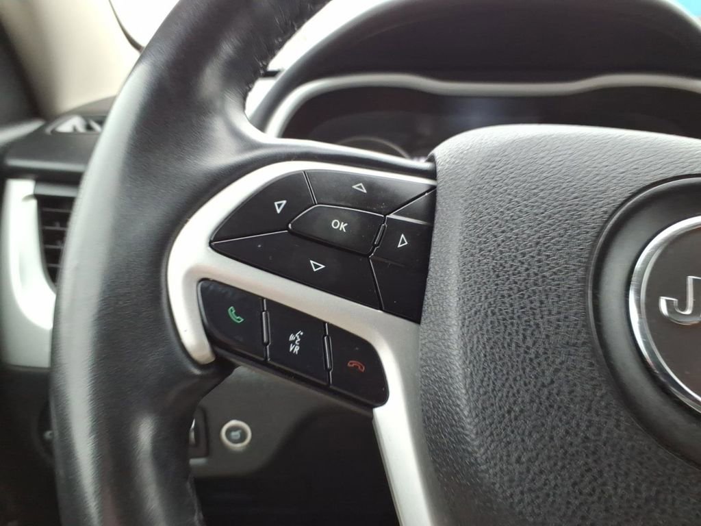 Used 2018 Jeep Cherokee Overland image 14