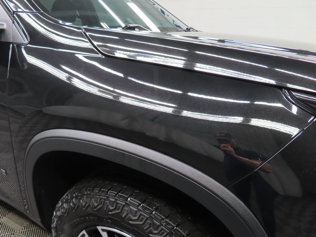 Used 2024 Chevrolet Traverse Z71 w/ LPO, Floor Liner Package AWD/4WD image 41
