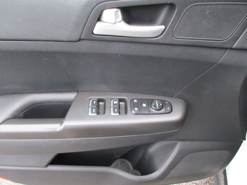 Used 2017 Kia Sportage LX FWD image 22