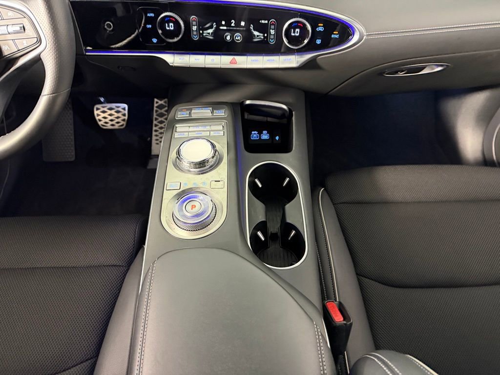 Used 2025 Genesis GV70 2.5T Sport Prestige w/ Sport Prestige Package AWD/4WD image 17