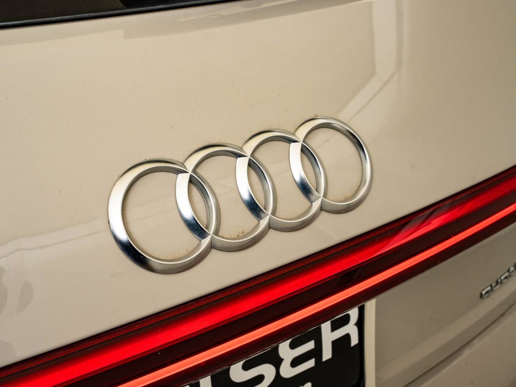 Used 2022 Audi e-tron Premium w/ Convenience Plus Package AWD/4WD image 19