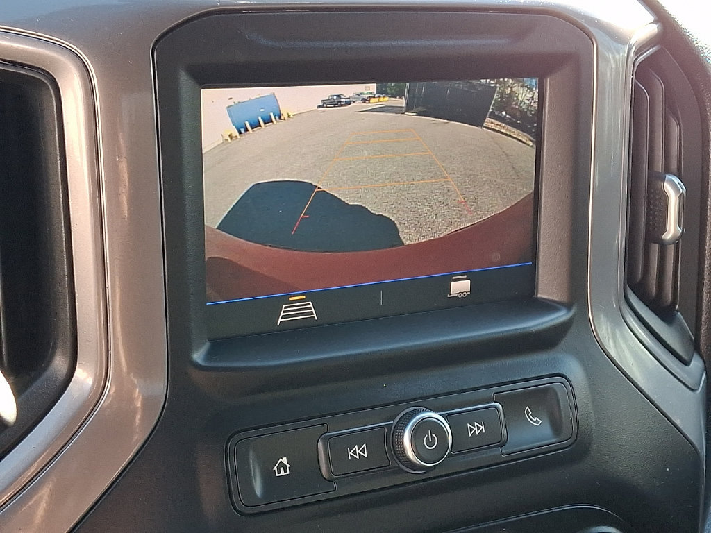 Used 2020 Chevrolet Silverado 1500 Custom w/ Custom Value Package AWD/4WD image 4