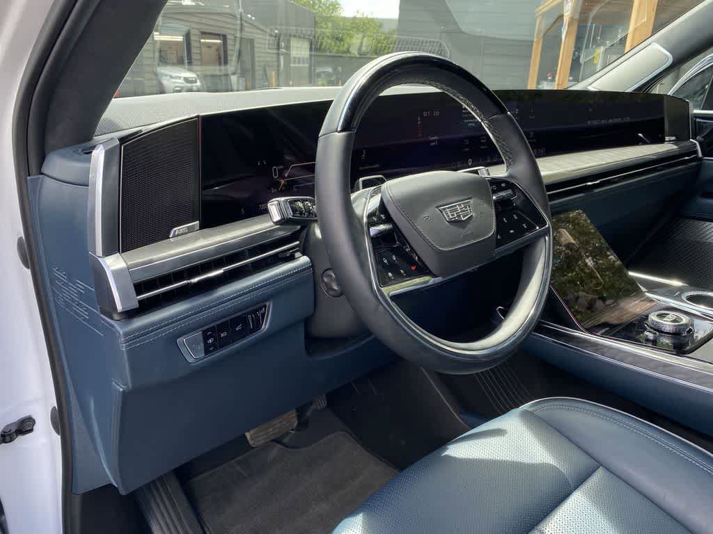 Certified 2025 Cadillac Escalade IQ Luxury 2 AWD/4WD image 2
