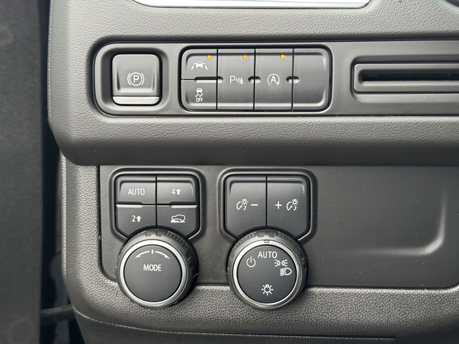 Used 2023 Chevrolet Suburban RST image 21