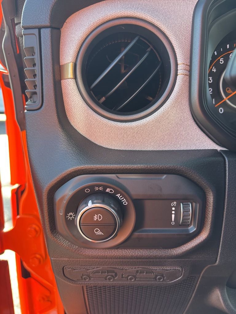 New 2025 Jeep Gladiator Willys AWD/4WD image 23