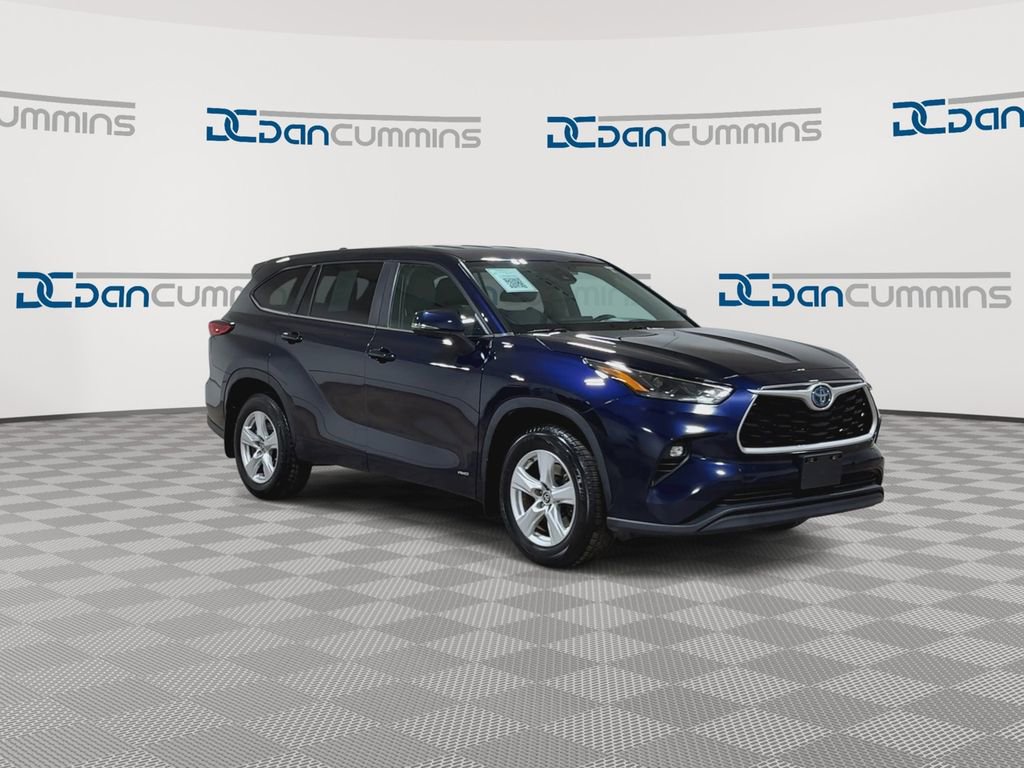 Used 2023 Toyota Highlander LE image 2