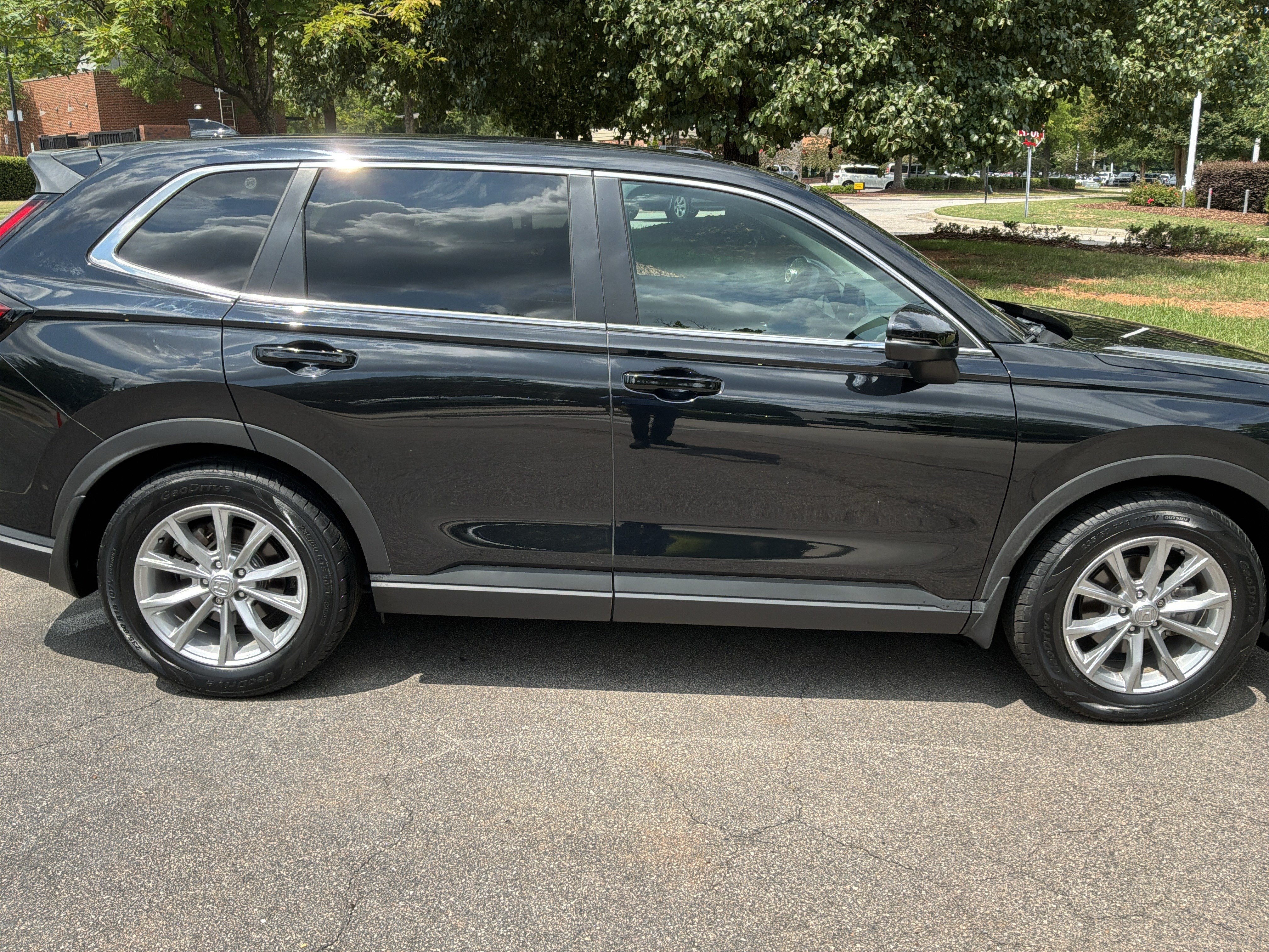 Used 2024 Honda CR-V EX image 11