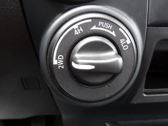 Used 2023 Nissan Titan SV AWD/4WD image 20