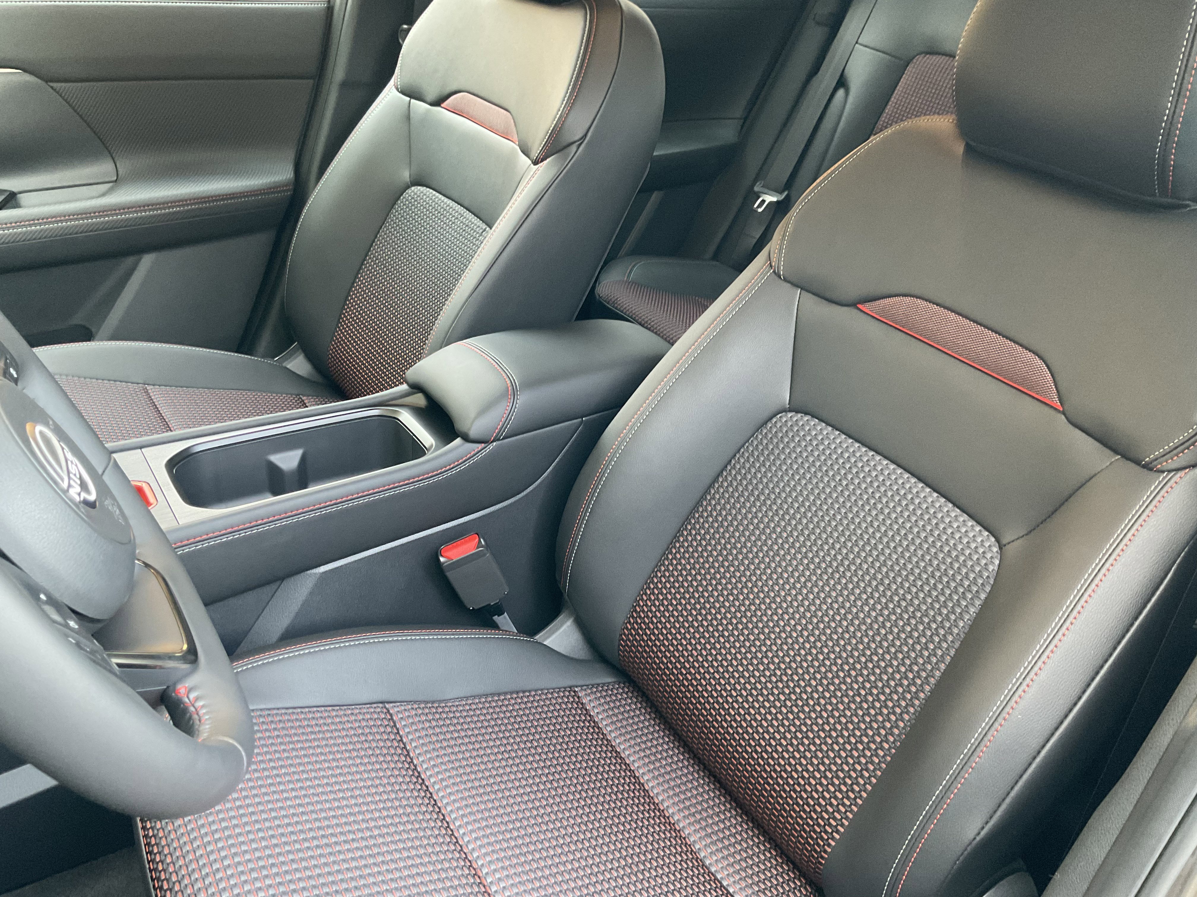 Used 2026 Nissan Kicks SR w/ Cold Weather Package image 31