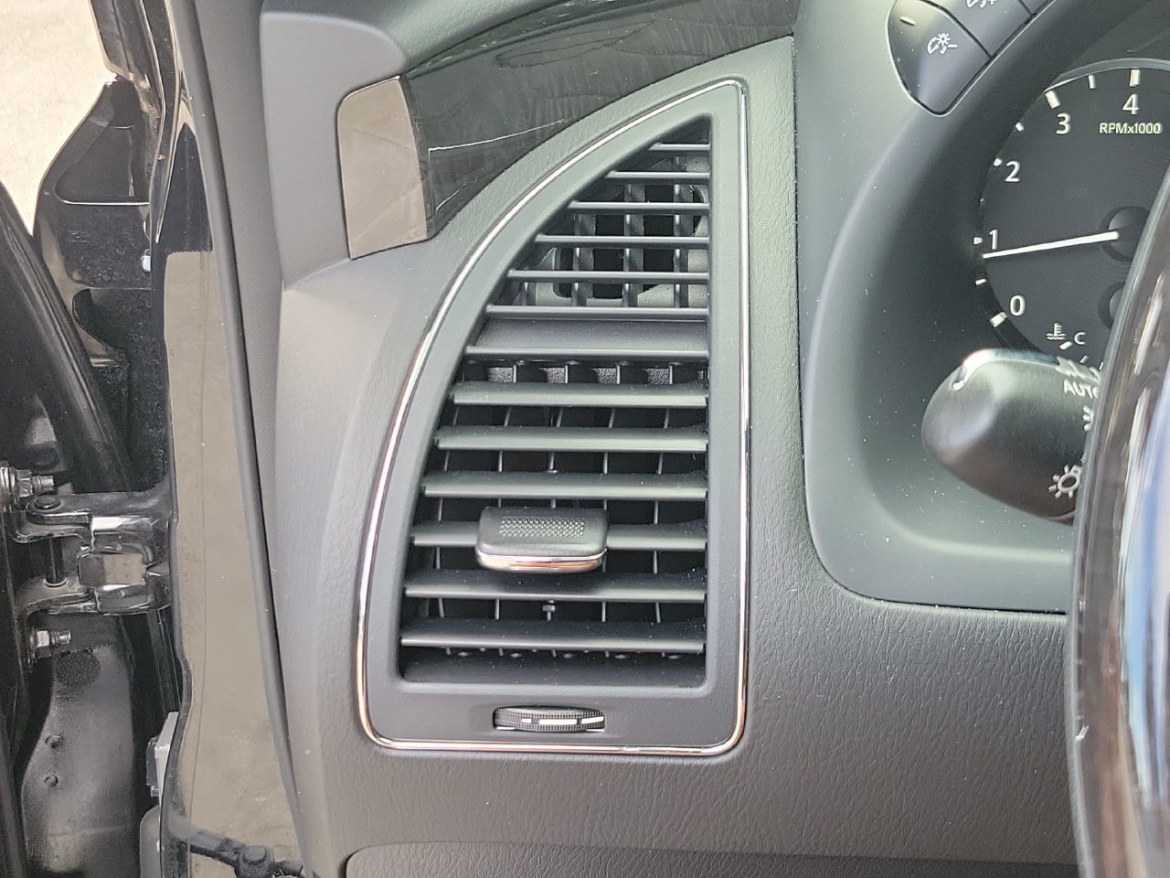 Used 2023 INFINITI QX80 Sensory w/ Cargo Package AWD/4WD image 34