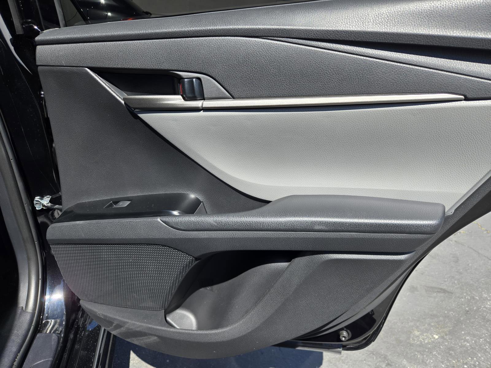 Used 2025 Toyota Camry SE w/ Convenience Package FWD image 29