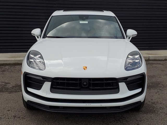 Used 2025 Porsche Macan image 10