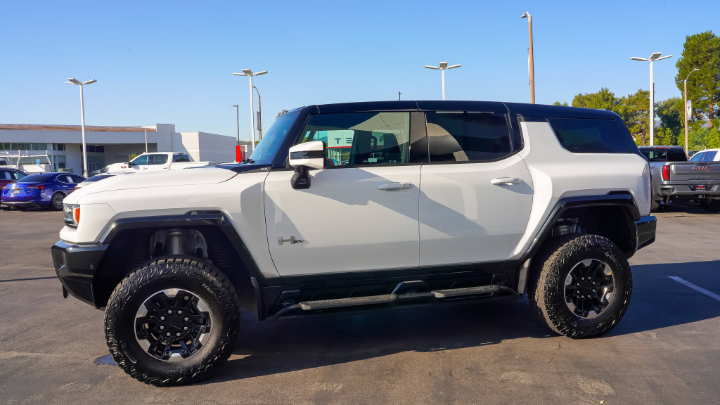 Used 2025 GMC Hummer EV 2X w/ Extreme Off-Road Package AWD/4WD image 11