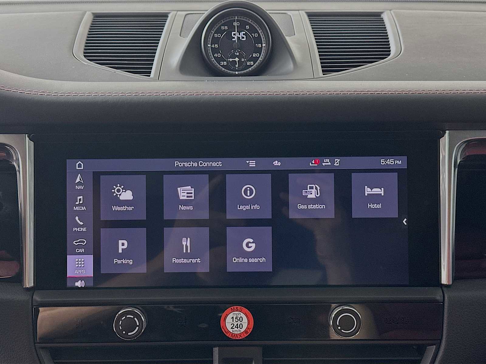 Certified 2025 Porsche Macan image 18