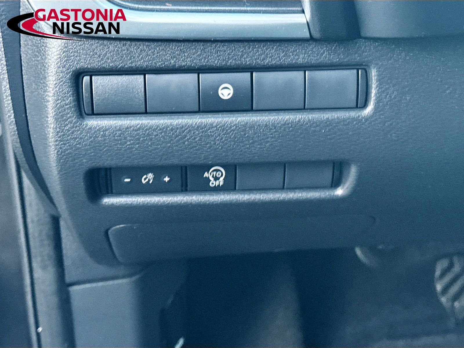 Used 2023 Nissan Rogue SV image 13