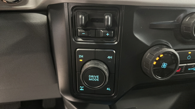 New 2026 Ford F350 XLT w/ XLT Premium Package AWD/4WD image 27