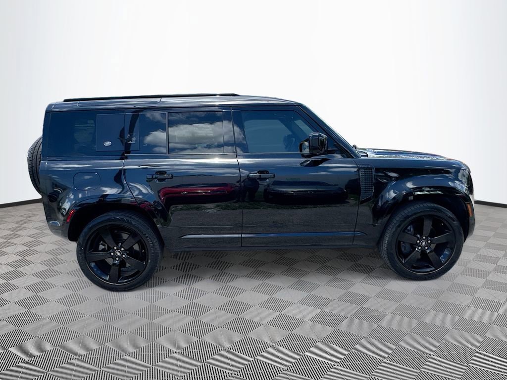 Used 2024 Land Rover Defender 110 X-Dynamic SE AWD/4WD image 5