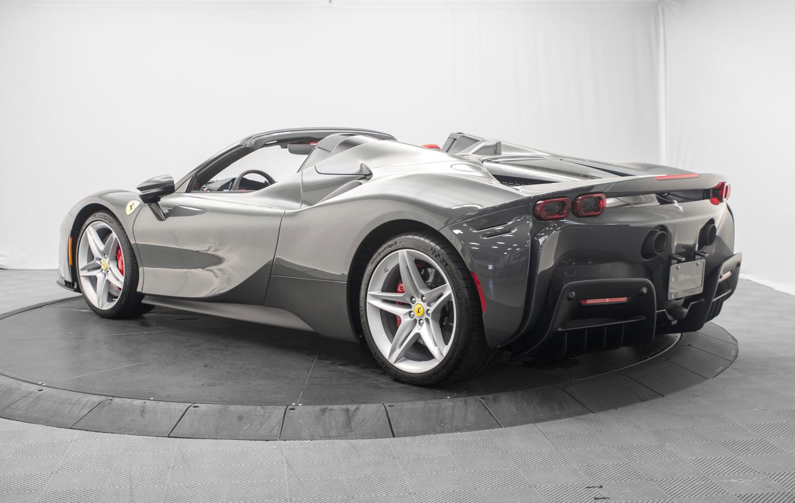 Used 2024 Ferrari SF90 Spider AWD/4WD image 5