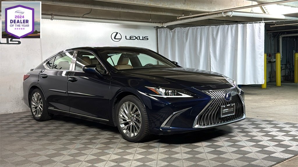 Used 2019 Lexus ES 300h w/ Luxury Package