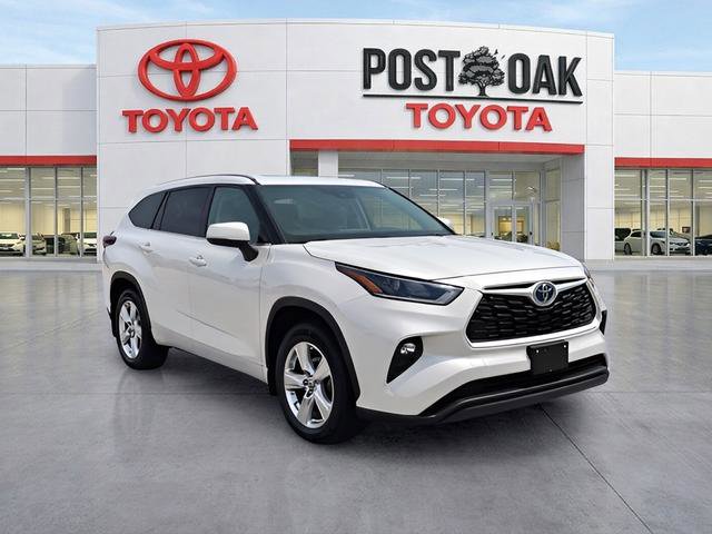 Used 2021 Toyota Highlander LE image 1
