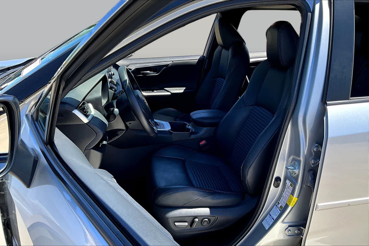 Used 2022 Toyota RAV4 XSE AWD/4WD image 7