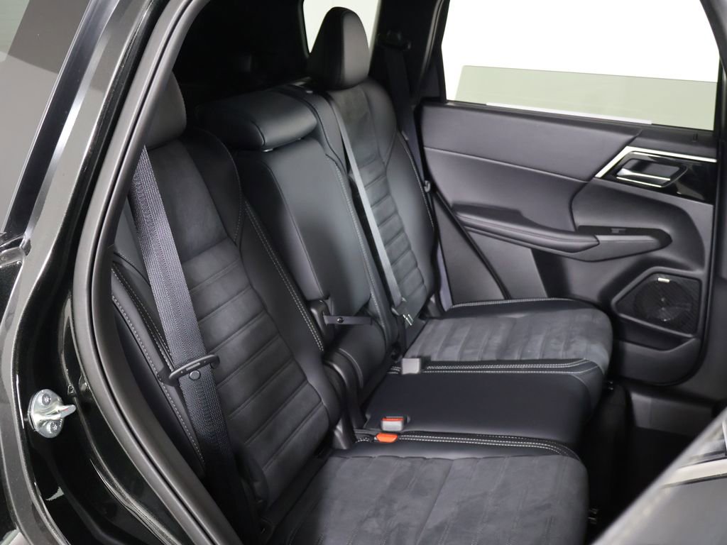 New 2026 Mitsubishi Outlander LE AWD/4WD image 32