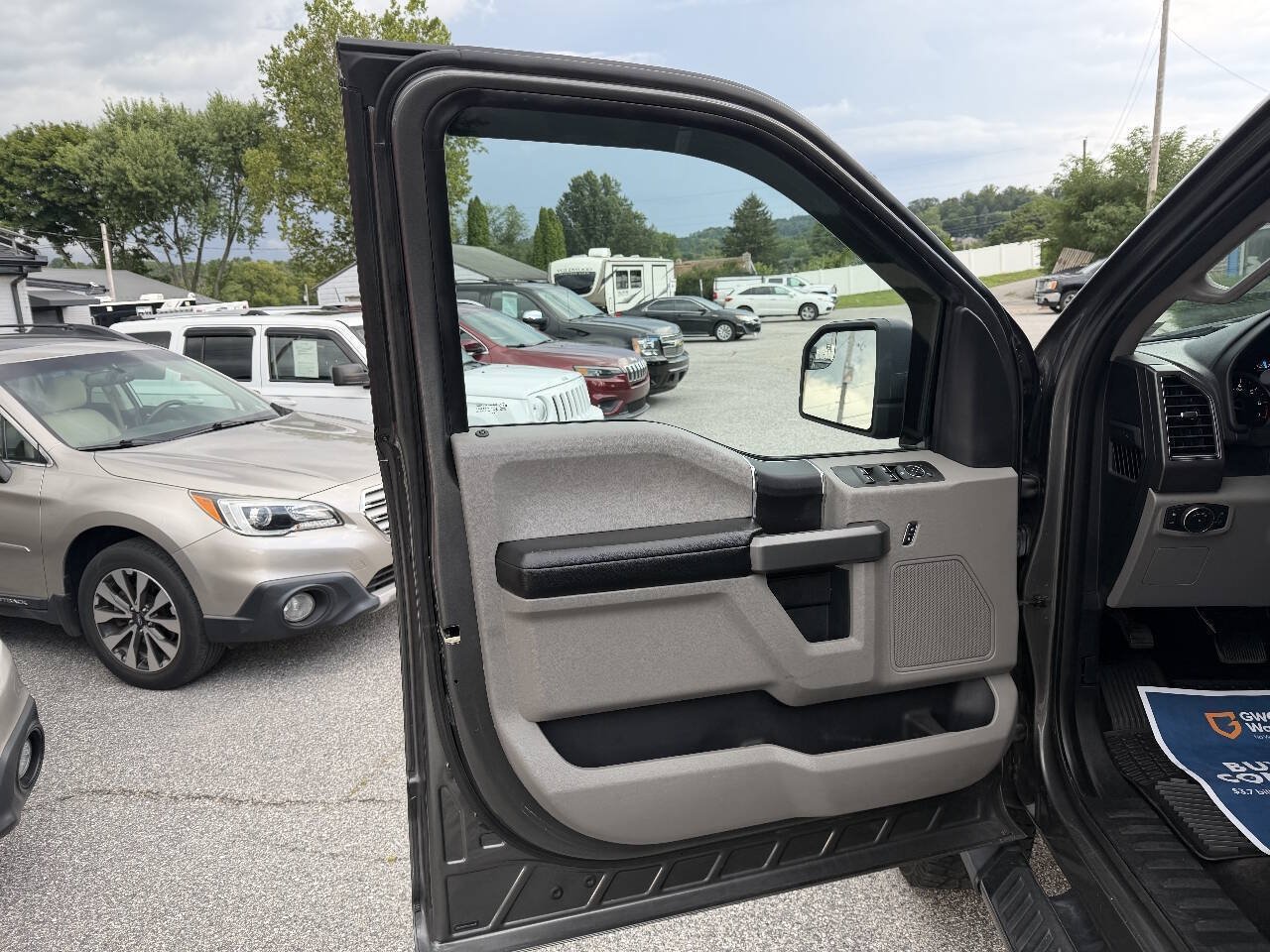 Used 2017 Ford F150 XLT AWD/4WD image 11