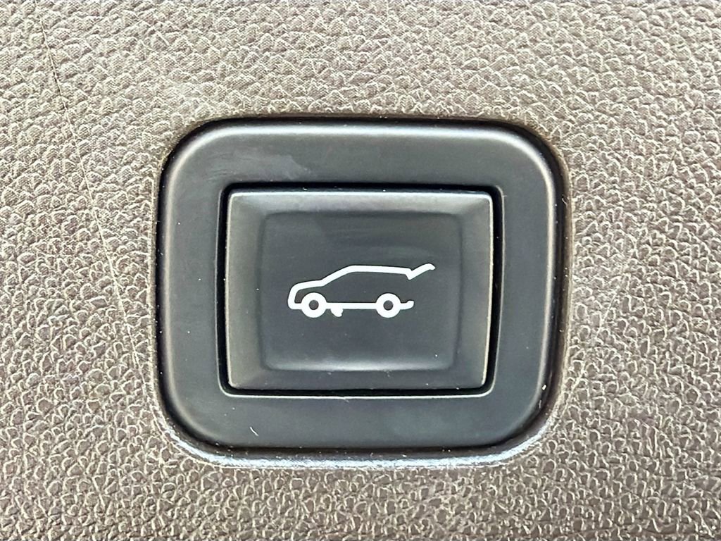 Used 2021 Chevrolet Tahoe Z71 image 14