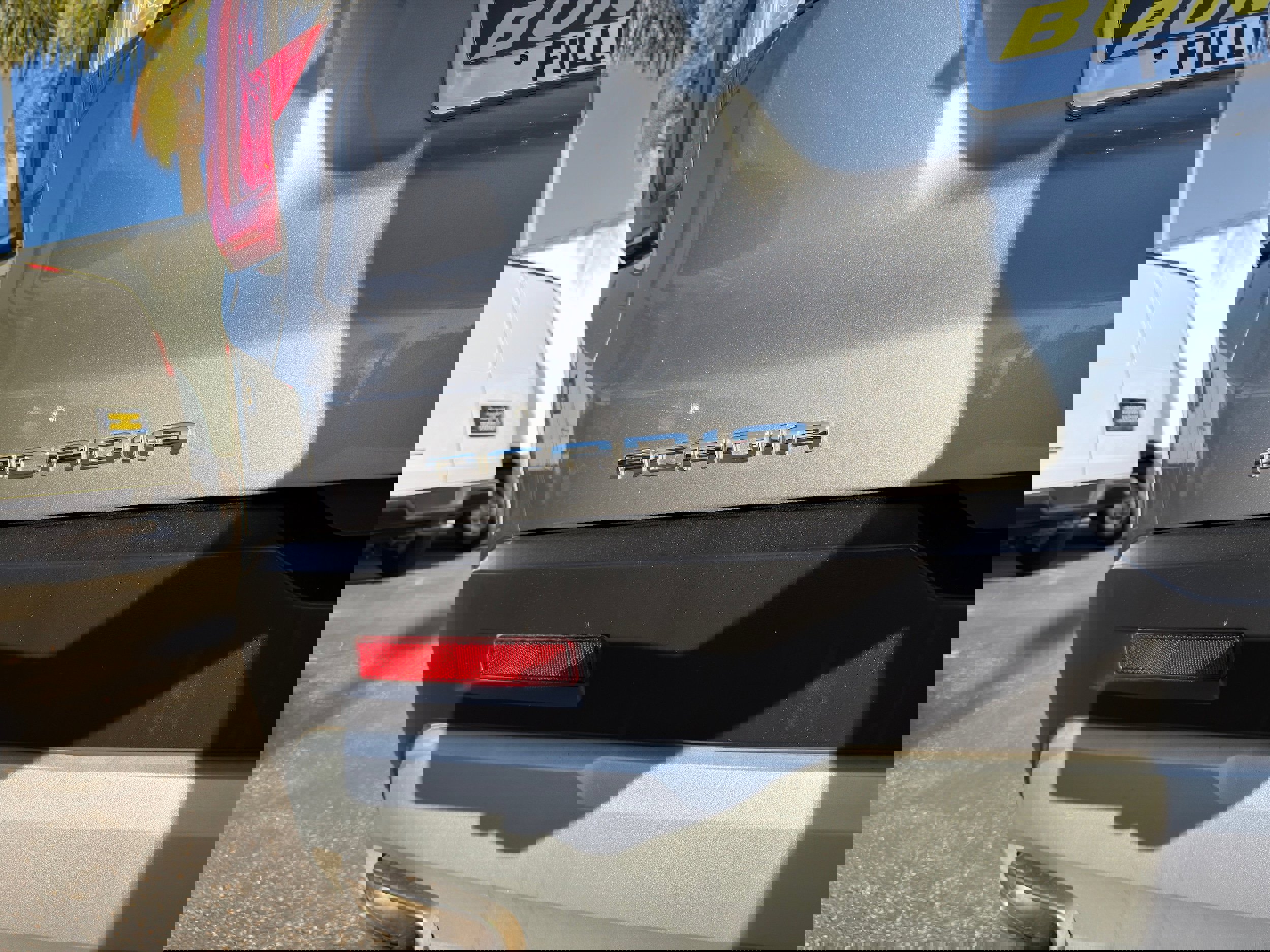 Used 2023 GMC Acadia SLT image 41