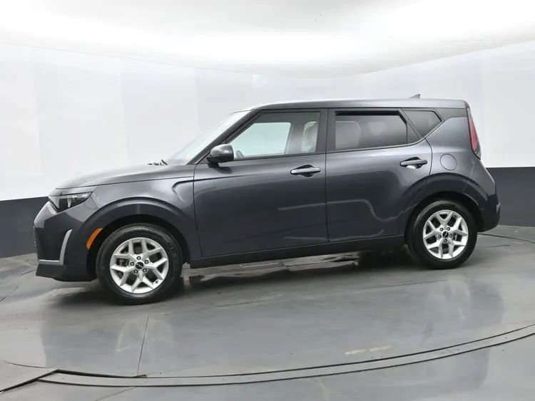 Used 2025 Kia Soul LX w/ LX Technology Package FWD image 5