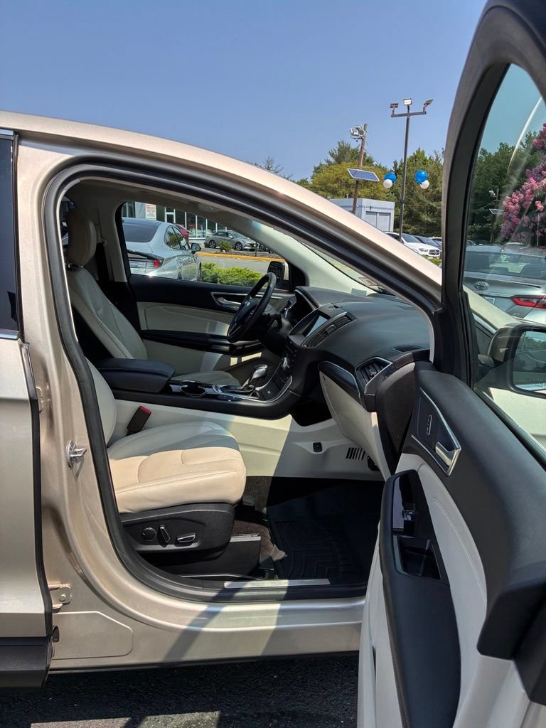 Used 2018 Ford Edge Titanium w/ Equipment Group 302A FWD image 22
