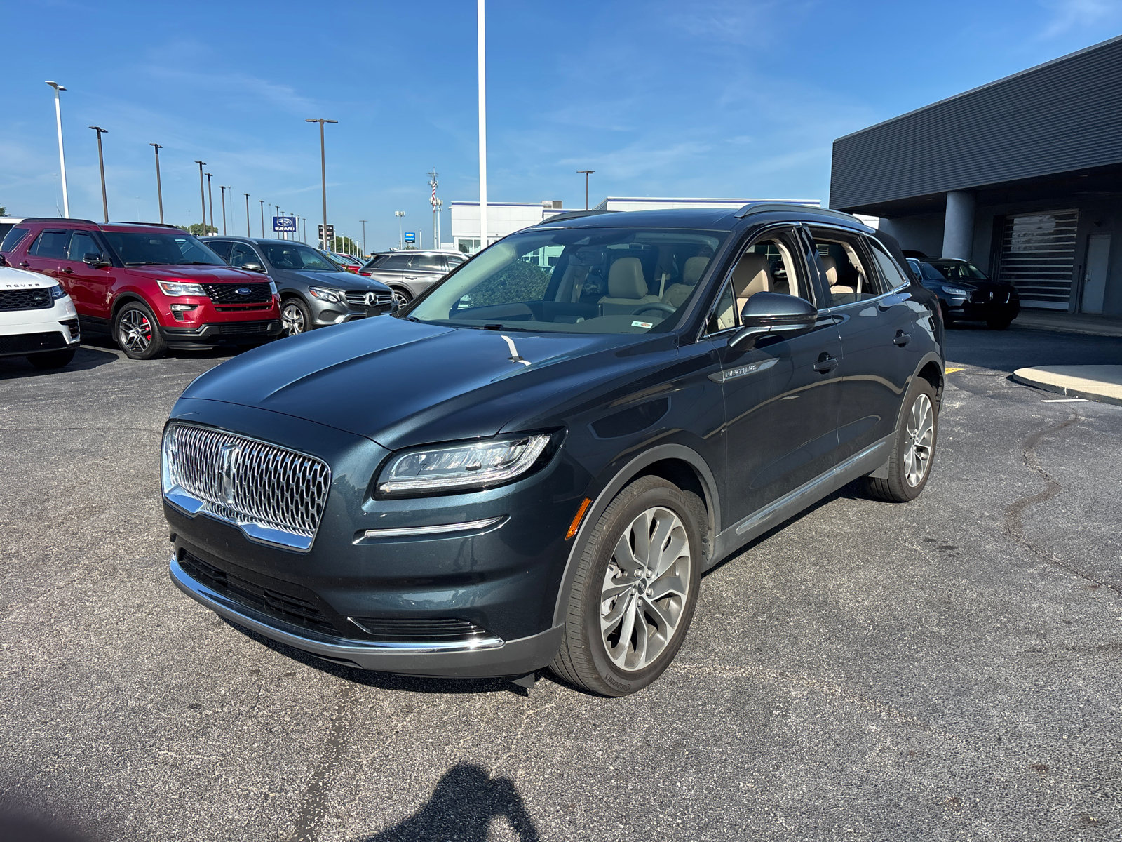 Certified 2023 Lincoln Nautilus Reserve w/ Cargo Utility Package AWD/4WD image 3