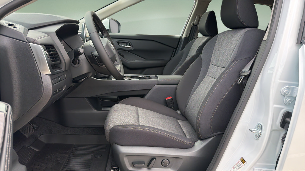 New 2026 Nissan Rogue SV w/ Cold Weather Package AWD/4WD image 18