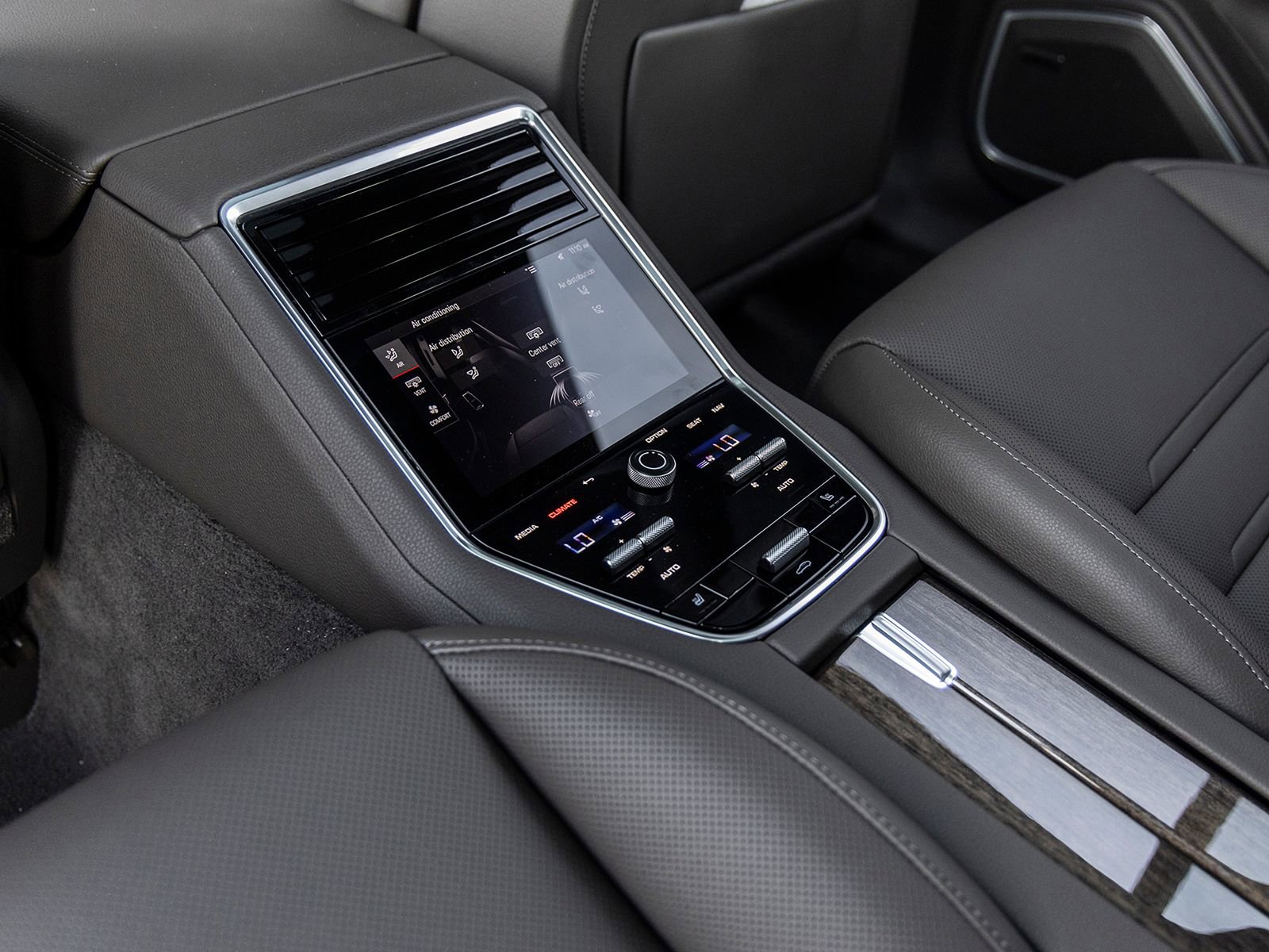 Certified 2023 Porsche Panamera Platinum Edition image 38