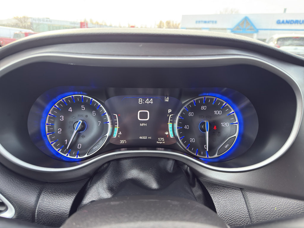 Used 2024 Chrysler Pacifica Touring-L image 16