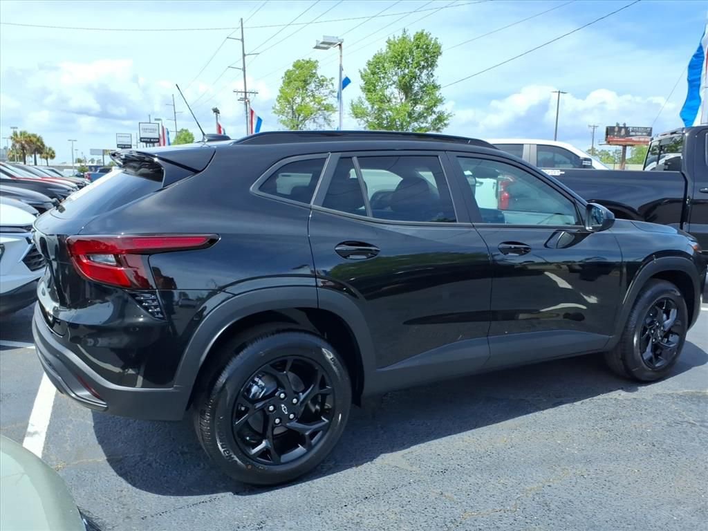 New 2026 Chevrolet Trax LT w/ Sunroof Package FWD image 3