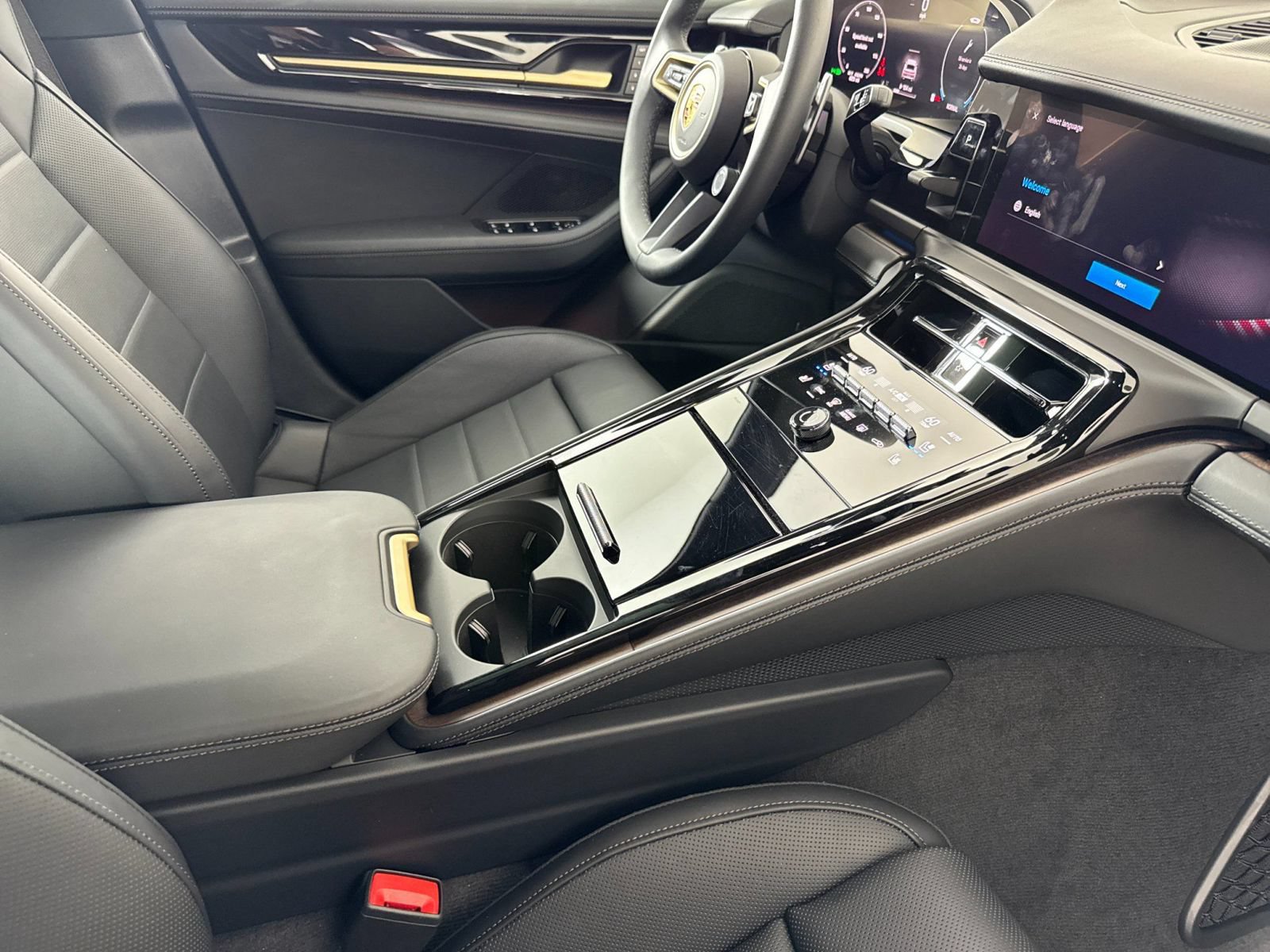 Certified 2025 Porsche Panamera RWD image 15