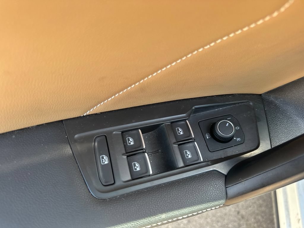 Used 2024 Volkswagen Tiguan SE R-Line w/ MDO Package, Two-Row AWD/4WD image 9