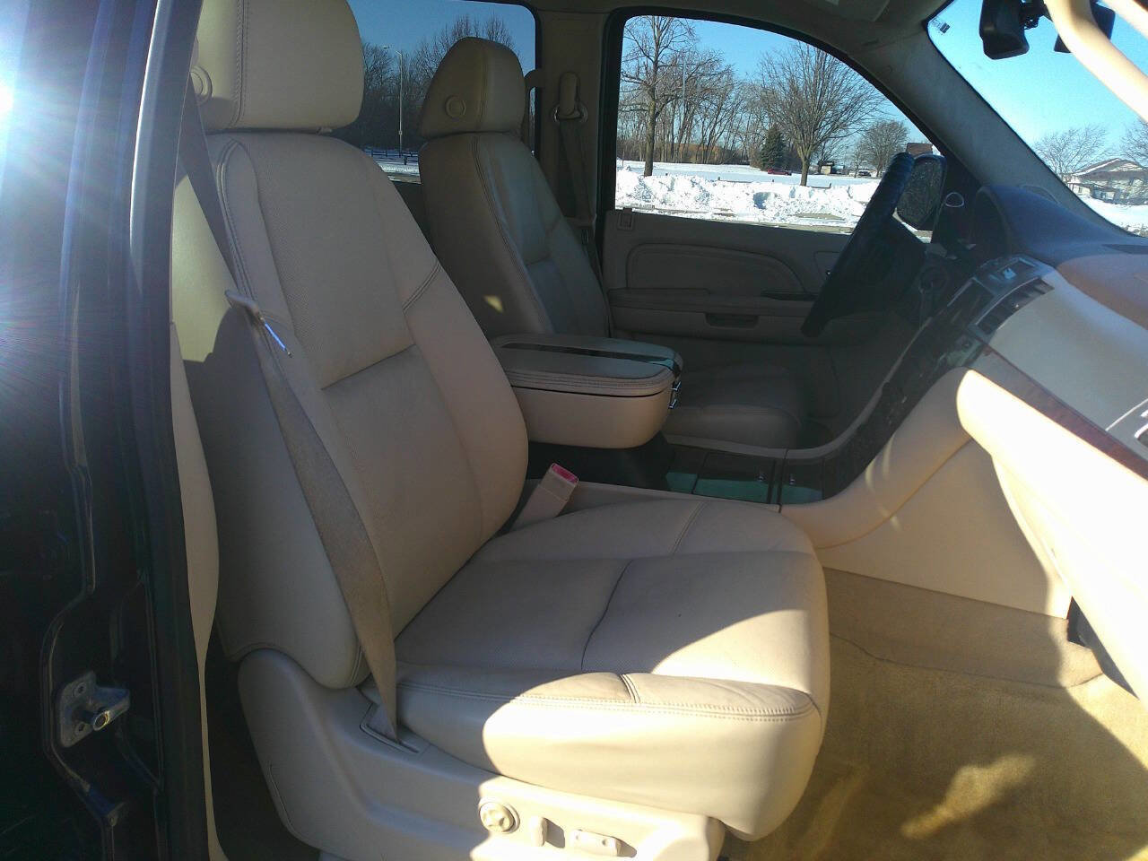 Used 2008 Cadillac Escalade AWD image 17