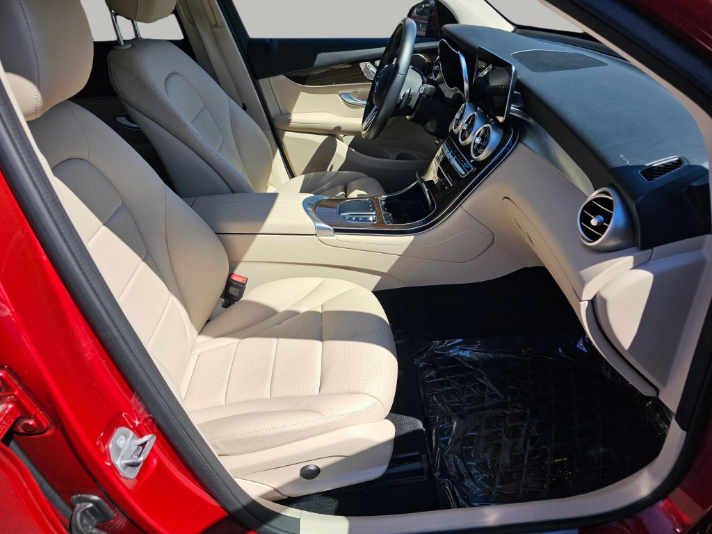Used 2021 Mercedes-Benz GLC 300 4MATIC image 47