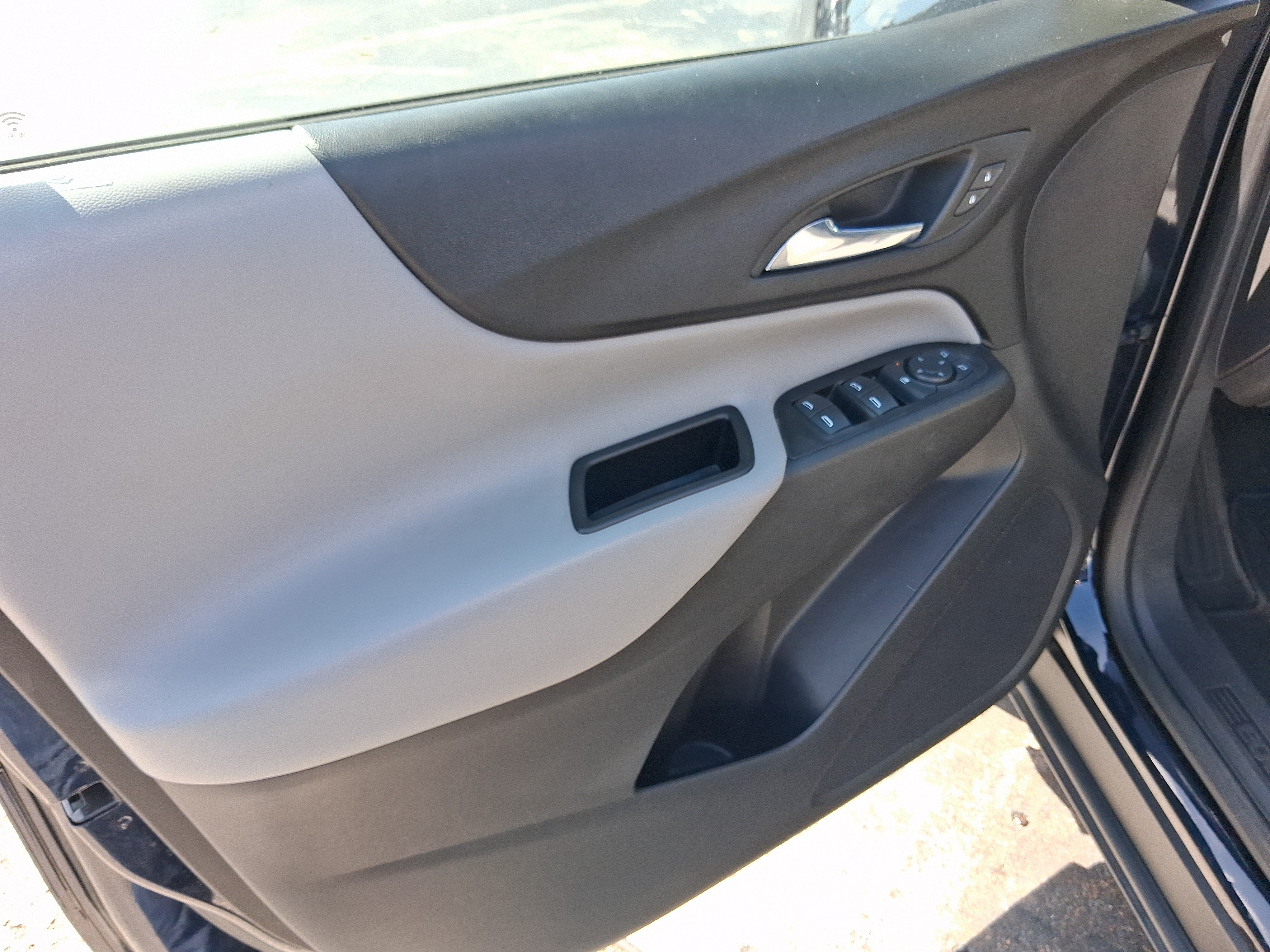 Used 2020 Chevrolet Equinox LT FWD image 12